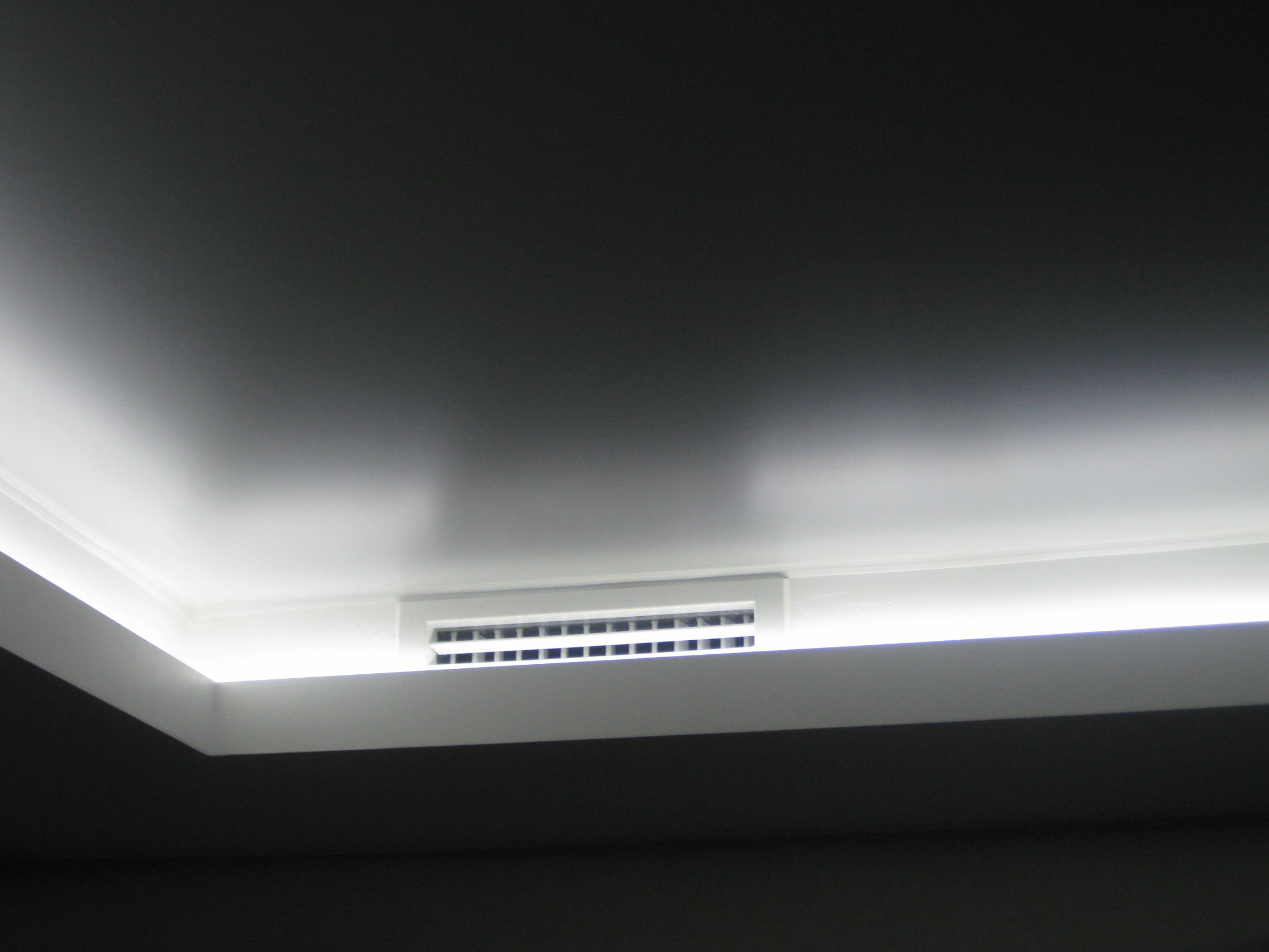 Вентиляционная решетка Арктос АДР в квартире в стене с подсветкой